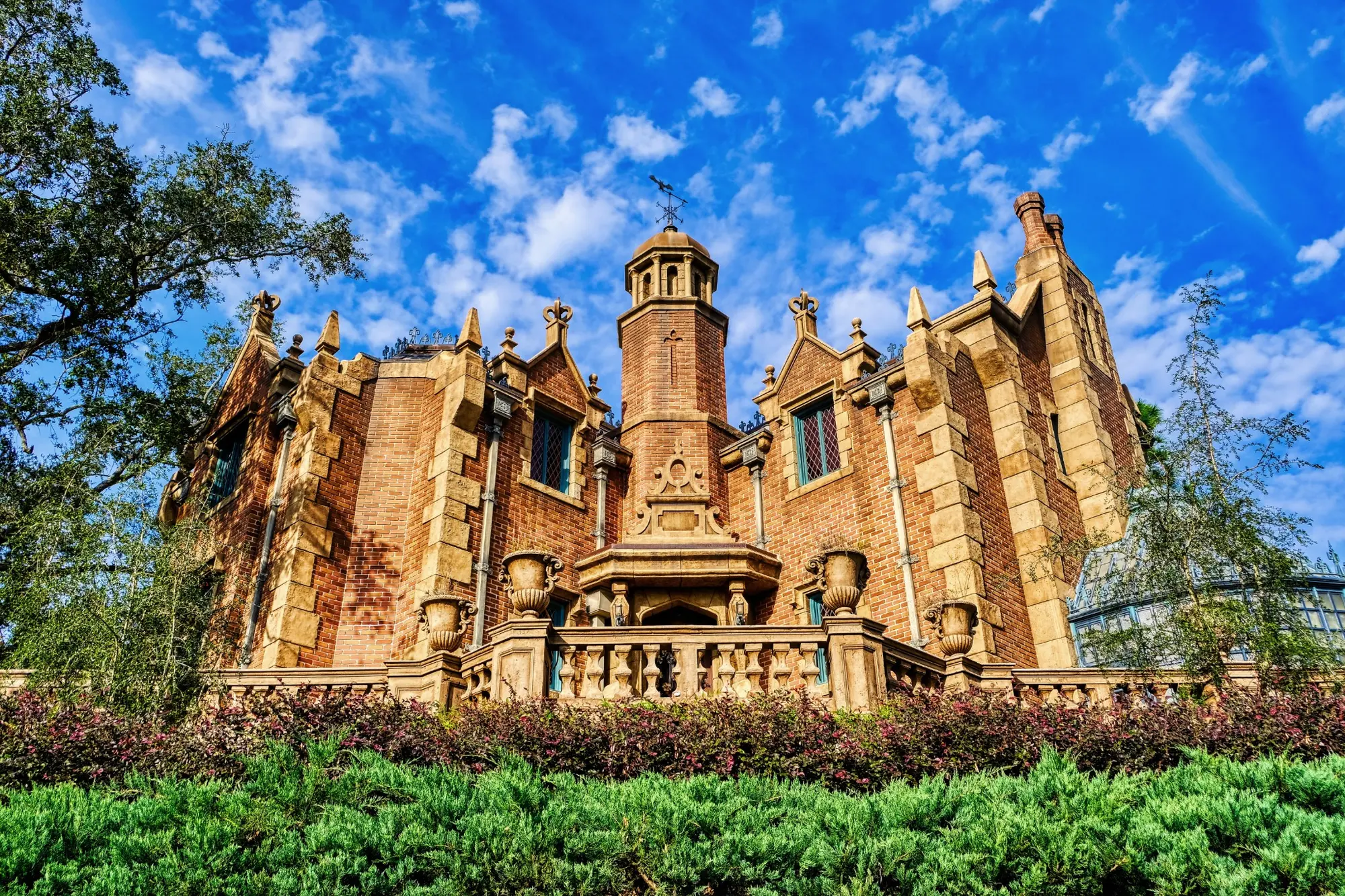 The complete Haunted Mansion exterior at Magic Kingdom